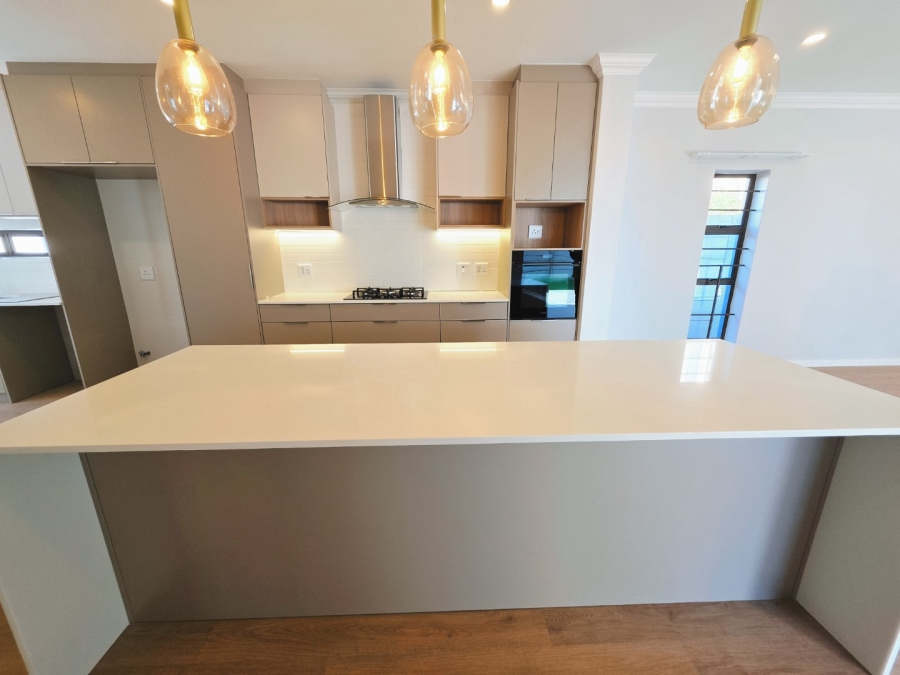 To Let 4 Bedroom Property for Rent in Parklands Western Cape